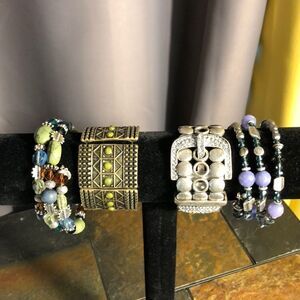 Bundle of 4 stretch bracelets